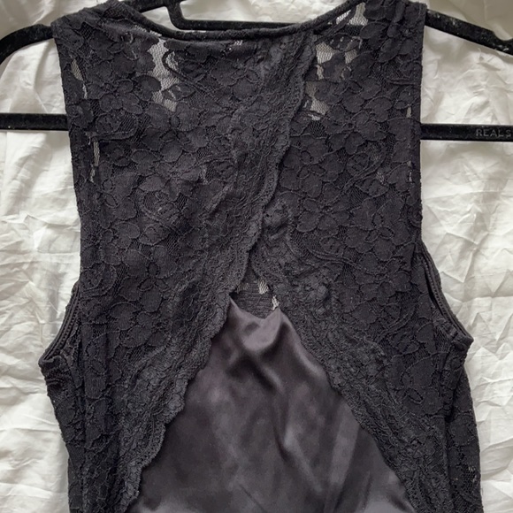 Black lace dress - Picture 3 of 5